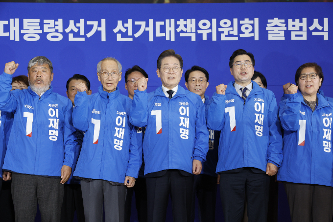사진은 이날 출범식에 참석한 이 후보 등 선대위 주요 인사들. /사진=뉴스1