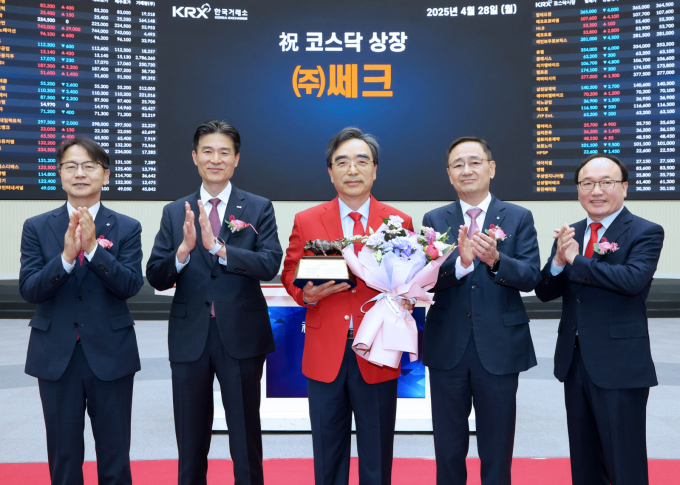 원익뉴그로쓰2020 사모투자 합자회사가 쎄크 상장 첫날 지분을 매도했다. 사진은 쎄크 코스닥 상장 첫날 상장 기념식./사진=한국거래소