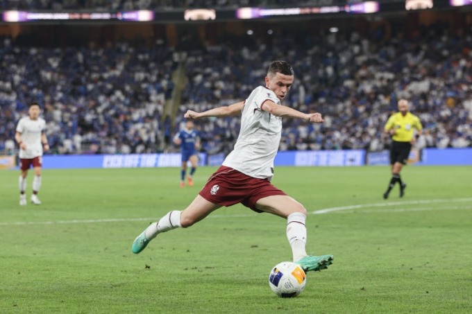 지난달 25일 ACLE 8강 알힐랄전 광주FC 아사니가 슈팅을 하고 있다./사진=광주FC