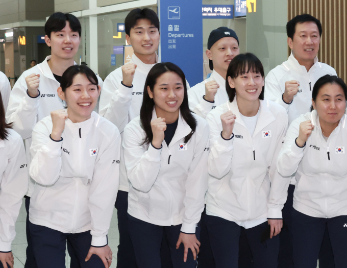 대한민국 배드민턴 국가대표 안세영이 지난달 24일 오전 인천국제공항 제2터미널에서 제19회 세계혼합단체배드민턴선수권대회(수디르만컵) 참가를 위해 출국하기 전 기념촬영하는 모습. /사진=뉴시스
