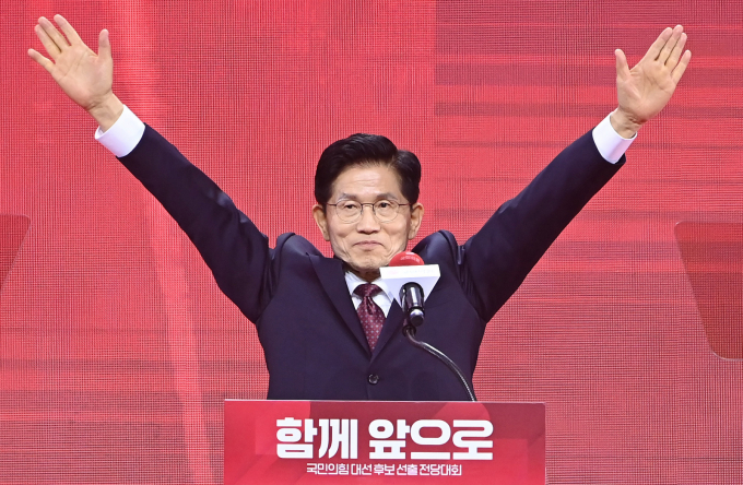 김문수 국민의힘 대선 후보가 3일 경기 고양시 일산 킨텍스에서 열린 제5차 전당대회에서 대선 승리 의지를 다졌다. 사진은 이날 국민의힘 대선 후보로 선출된 김 후보. /사진=뉴스1(공동취재)