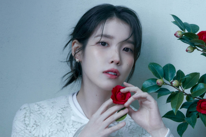 넷플릭스 오리지널 시리즈 '폭싹 속았수다'의 주연배우 아이유가 2일 진행된 라운드 인터뷰를 위해 포즈를 취하고 있다. /사진제공=넷플릭스