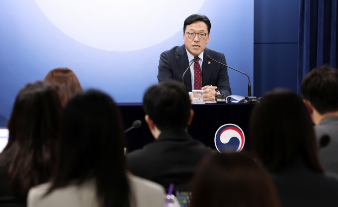 김병환 금융위원회 위원장이 7일 서울 종로구 정부서울청사에서 열린 정례 기자간담회에서 모두발언을 하고 있다./사진=뉴스1