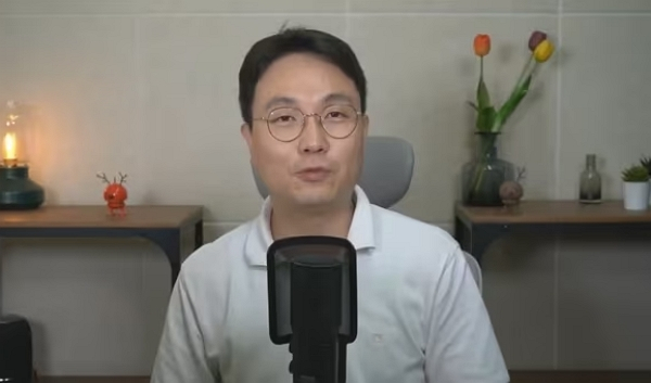 유튜버 이진호가 고(故)김새론 유족 측과 가로세로연구소 기자회견 이후 반박 기자회견을 개최할 것이라고 밝혔다. 사진은 유튜버 이진호 모습. /사진=유튜브 '연예뒤통령 이진호' 캡처