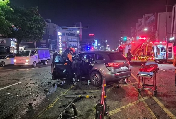 무면허로 음주 운전하던 20대 남성이 중앙선을 침범해 마주 오던 차량과 정면충돌하는 사고가 발생했다. 사진은 인천시 남동구 구월동 편도 4차로 도로 사고 현장 모습. /사진=뉴스1