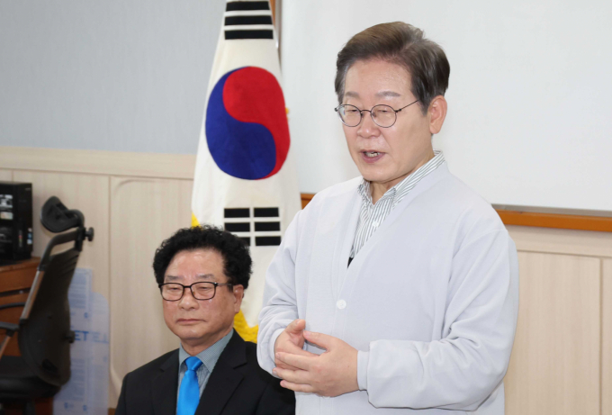 경제5단체가 이재명 더불어민주당 대선 후보와 간담회를 열고 미래성장 전략과 경제현안에 대한 정책 제언을 전달했다. 사진은 민심을 청취하는 '경청 투어'에 나선 이재명 더불어민주당 대선후보가 지난 7일 전북 익산시 인북로 대한노인회 익산지회에서 열린 임원 간담회에서 인사말을 하는 모습. /사진=뉴시스