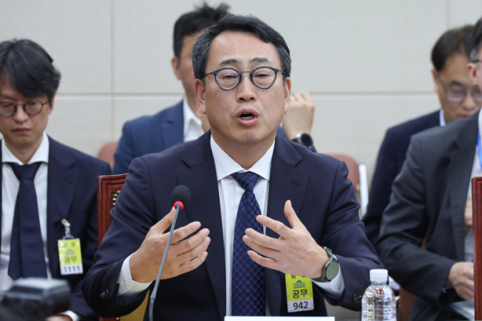 유영상 SK텔레콤 대표이사가 8일 오후 서울 여의도 국회 과학기술정보방송통신위원회에서 열린 SK텔레콤 해킹 관련 청문회에 출석해 의원 질의에 답하고 있다. /사진=뉴스1