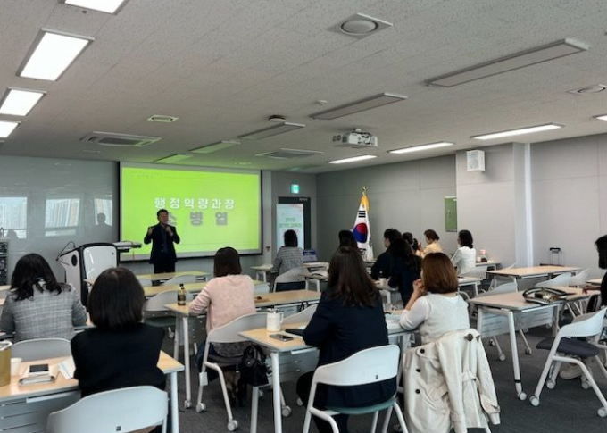 경기도교육청이 8일과 9일 서울대학교 시흥캠퍼스에서 전문성과 직무역량 강화를 위한 ‘2025 교수요원 역량 강화 과정’을 운영한다. 사진은 교육 모습. /사진제공=경기도교육청