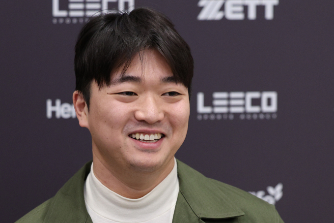 손가락 골절 부상을 당한 고우석이 루키리그에서 재활 등판을 갖는다. 사진은 지난해 1월6일 인천국제공항을 통해 귀국한 고우석의 모습. /사진=뉴스1