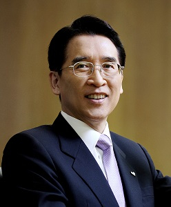 신창재 교보생명 회장이 9일 설계사 연도대상 시상식을 찾아 영업 방향을 제시한다./사진=교보생명 