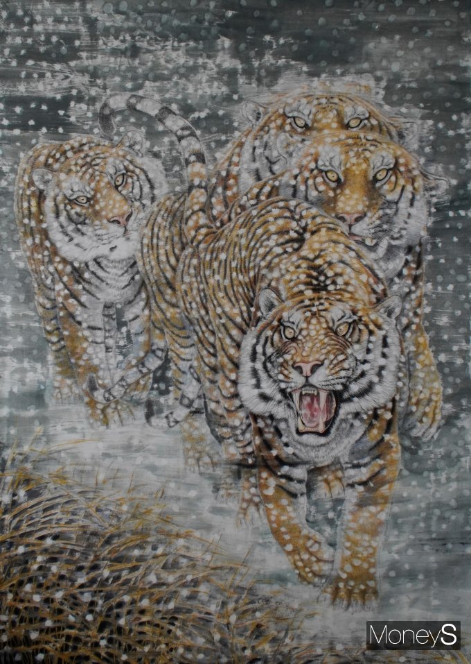 오동섭 화백의 '폭설속으로의 질주(145×200.7cm, 한지 수묵 채색)'/사진=광주대학교 제공.