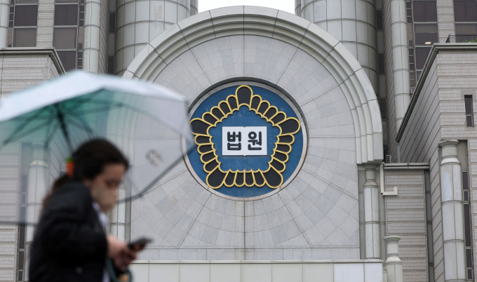 전국 법원 판사 회의체인 전국법관대표회의가 이재명 더불어민주당 대선 후보의 공직선거법 위반 사건 상고심 심리와 관련한 논란을 안건으로 임시회를 열기로 했다. 사진은 이재명 더불어민주당 대선 후보의 대법원 파기환송심 판결을 둘러싼 논란과 관련해 전국법관대표회의 임시회를 열기로 결정한 9일 서울 서초구 서울중앙지방법원 모습. /사진=뉴시스