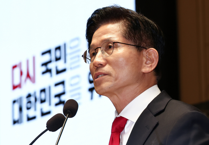 국민의힘 대선 후보가 법원의 '대통령 후보자 지위 인정 가처분 신청' 기각에 대해 평가했다. 사진은 이날 서울 여의도 국회에서 열린 의원총회를 통해 단일화 관련 입장을 밝히는 김 후보. /사진=뉴스1