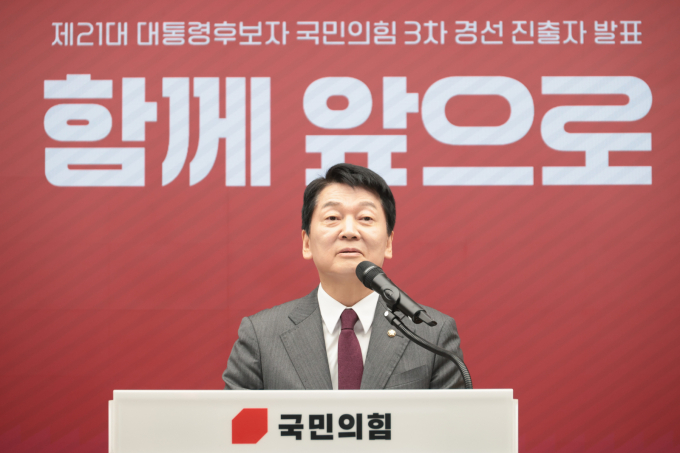 안철수 의원이 국민의힘 대선 후보 교체 작업을 비판했다. 사진은 지난달 29일 국민의힘 3차 경선 진출자 발표 행사에 참석한 안 의원. /사진=뉴시스(국회사진기자단)