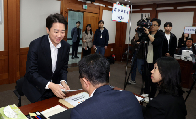 사진은 10일 경기 과천 중앙선거관리위원회에서 대선 후보 등록을 하는 이준석 개혁신당 대선 후보. /사진=뉴스1