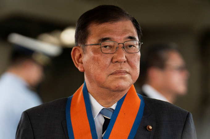 이시바 시게루 일본 총리가 미국에 자동차 관세 철폐를 강력히 요구했다. 사진은 이시바 총리가 지난달 30일(현지시각) 필리핀 마닐라에서 마그바누아호를 방문한 모습. /사진=로이터