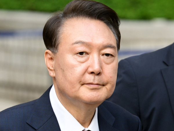 오상배 전 수방사 전속부관이 윤석열 전 대통령이 '2번, 3번 계엄을 하면 된다'고 말하는 통화를 들었다고 진술했다. 사진은 윤석열 전 대통령이 지난 12일 오전 서울 서초구 중앙지방법원에서 열린 내란 우두머리 혐의, 직권남용 권리행사방해 혐의 사건 3차 공판을 마치고 법원을 나서고 있는 모습. /사진=뉴스1(공동취재단)