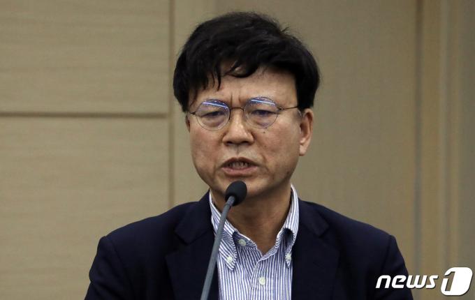 2일 정부세종청사에서 열린 국회 기획재정위원회의 기획재정부에 대한 국정감사에서 참고인으로 출석한 이병태 카이스트 교수가 발언을 하고 있다. 2019.10.2/뉴스1 ⓒ News1 장수영 기자