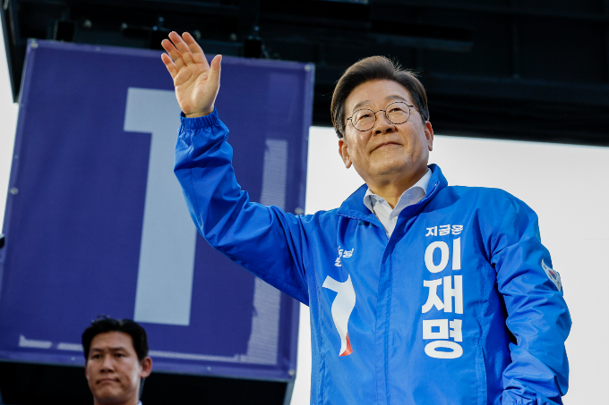 전·현직 금융권 인사 157명이 13일 이재명 더불어민주당 대선후보 지지를 선언했다. 사진은 전날 대전 중구 으능정이거리 스카이로드에서 연설 중인 이 후보. /사진=뉴스1