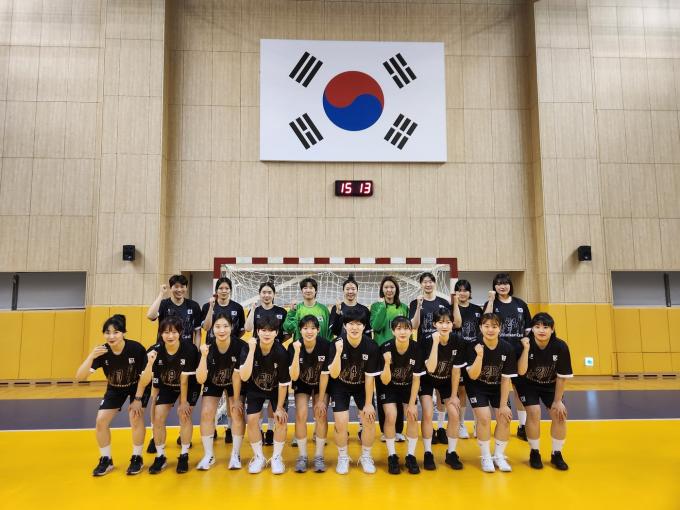 진천선수촌에 소집한 여자 핸드볼 대표팀(대한핸드볼협회 제공)
