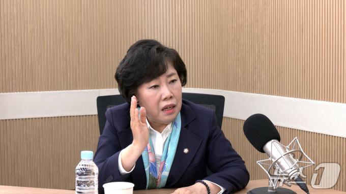 조배숙 국민의힘 의원이 13일 뉴스1TV '팩트앤뷰'에 출연해 질문에 답하고 있다.