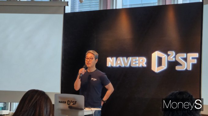 양상환 네이버 D2SF 센터장이 13일 13일 오전 서울 강남구에서 열린 네이버 D2SF 10주년 기자간담회에서 그동안의 성과를 소개했다. /사진=양진원 기자