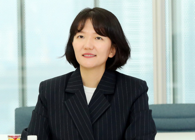 최수연 네이버 대표가 지난달 4일 오후 경기 성남시 분당구 네이버 1784에서 진행된 브릴리언트 코리아-네이버 'AI 기술-데이터 업무협약 체결식'에서 미소를 짓고 있다. /사진=머니투데이
