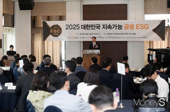 '제5회 지속가능 금융 ESG 어워드'에서 축사하는 황선오 금융감독원 부원장보./사진=장동규 기자