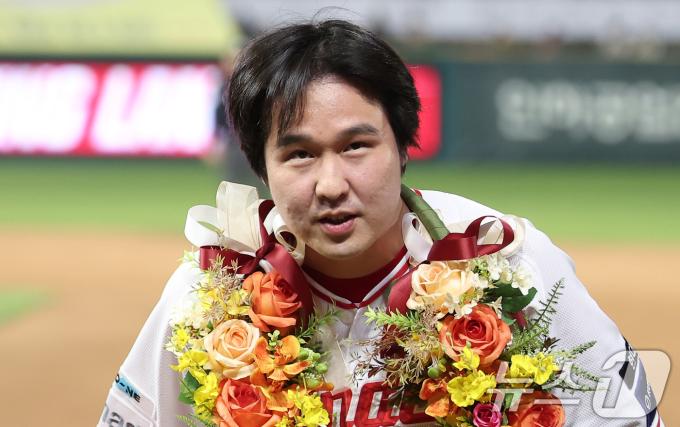 [뉴스1 PICK]'살아있는 전설' 최정, KBO 최초 500홈런 대기록 달성