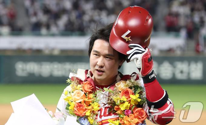 [뉴스1 PICK]'살아있는 전설' 최정, KBO 최초 500홈런 대기록 달성