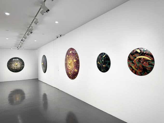 오명희 '피어나는 빛, 봄의 숨결'展 전시 전경 (이화익갤러리 제공)