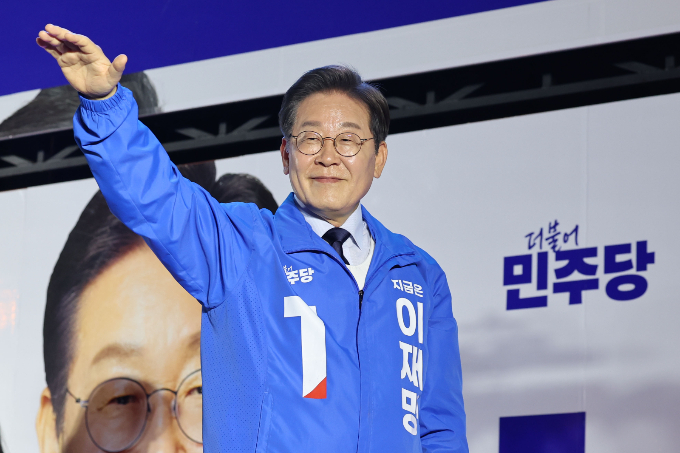 더불어민주당 주도로 국회 법제사법위원회가 14일 공직선거법 개정안을 통과시켰다. 사진은 전날 울산에서 유세 중인 이 후보. /사진=뉴시스
