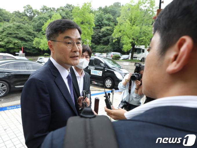 고(故) 이예람 중사 사망 사건을 수사한 군 검사에게 부당한 위력을 행사한 혐의로 기소된 전익수 전 공군 법무실장이 29일 오후 서울 서초구 서울중앙지방법원에서 열린 선고 공판에서 무죄를 선고받은 후 법정을 나서고 있다. 2023.6.29/뉴스1 ⓒ News1 신웅수 기자