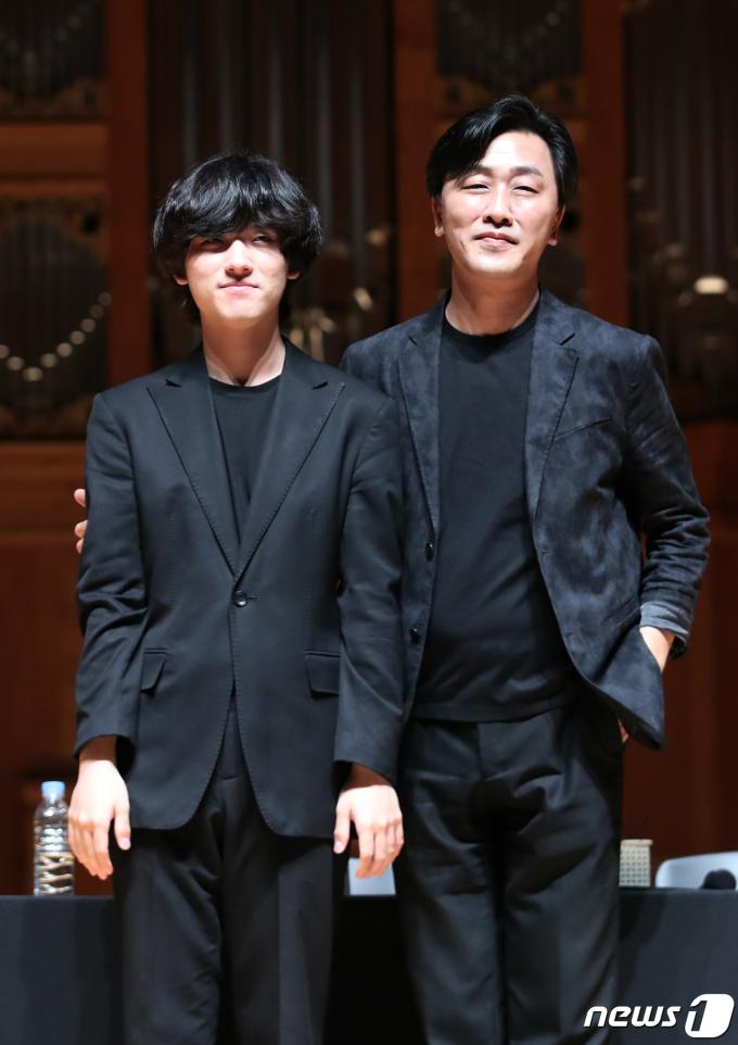 피아니스트 임윤찬(왼쪽)과 손민수 교수/뉴스1 ⓒ News1 송원영 기자