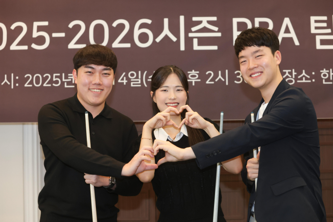 PBA 팀리그 막내 구단 하림에 합류한 김영원과 김준태, 박정현이 새 시즌을 향한 각오를 드러냈다. 사진은 14일 서울 종로구 한국프레스센터에서 열린 기자회견에 참석한 김준태와 박정현, 김영원의 모습(왼쪽부터) /사진=프로당구협회(PBA) 제공