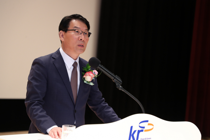김인중 한국농어촌공사 12대 사장이 취임식에서 "그동안 쌓아온 전문성과 경험을 바타으로 새로운 도전에 임직원과 함께하겠다"고 밝히고 있다./농어촌공사