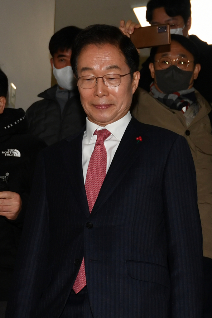 임종식 경북도교육감이 1월21일 오전 대구지방법원 포항지원에서 열린 1심 선고 후 법정을 나서고 있다.  /사진제공=뉴스1