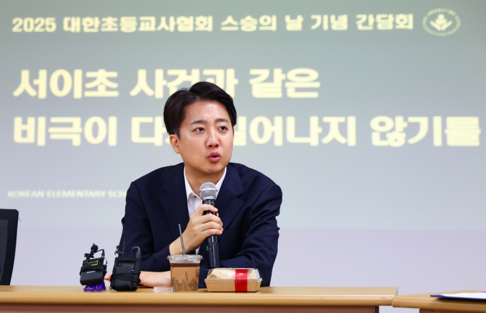 이준석 개혁신당 대선 후보가 15일 스승의날(5월15일)을 맞아 교사들과 간담회를 진행했다. 사진은 이날 교사들과의 간담회에 참석한 이 후보. /사진=뉴시스