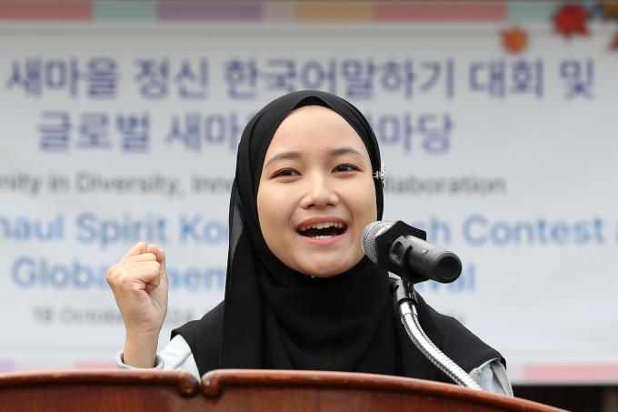 외국인근로자가 2024년 한국어말하기 대회에 참가해 발표하고 있다 @뉴스1 자료