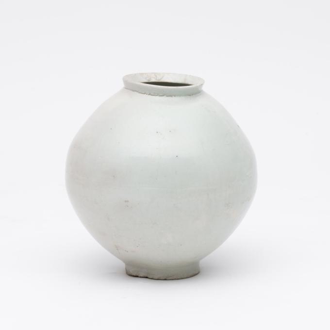 백자호 ,  白磁壺 White Porcelain Jar 34&times;35(h)cm 