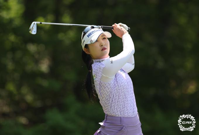 이예원이 18일 강원 춘천시 라데나CC에서 열린 '제17회 두산 매치플레이' 결승전 3번홀에서 티샷을 하고 있다. (KLPGA 제공, 재판매 및 DB 금지) 2025.5.18/뉴스1