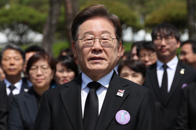 사진은 지난 18일 광주 북구 운정동 국립5·18민주묘지에서 열린 제45주년 5·18민주화운동 기념식에 참석한 이 후보. /사진-뉴스1(공동취재)