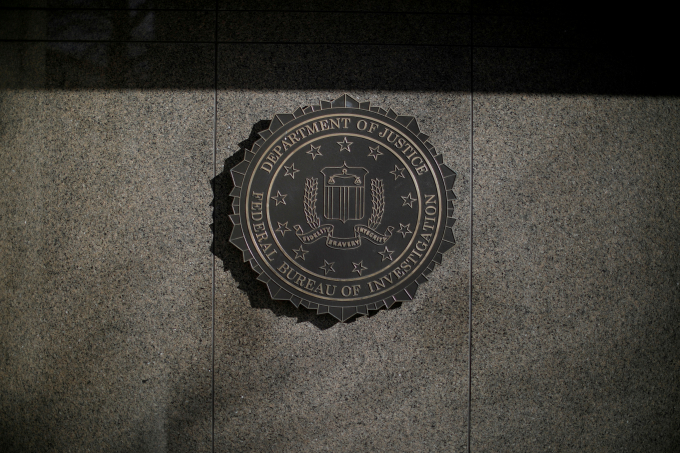 미국 연방수사국(FBI)이 탈옥한 재소자 7명에 대한 현상금을 인상하겠다고 밝혔다. 사진은 FBI 로고. /사진=로이터