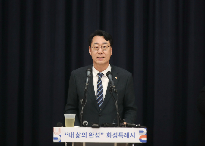 정명근 화성특례시장이 국장단회의에서 URAN AI 구현을 위한 정책 방향에 대해 말하고 있다. /사진제공=화성특례시