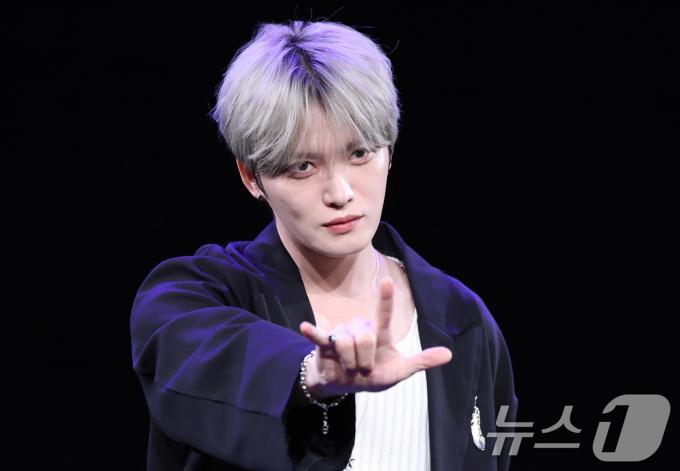 김재중이 19일 오후 서울 상암동 MBC 골든마우스홀에서 열린 EP '뷰티 인 카오스'(Beauty in Chaos) 발매 기념 기자간담회에서 포즈를 취하고 있다. 2025.5.19/뉴스1 ⓒ News1 박지혜 기자