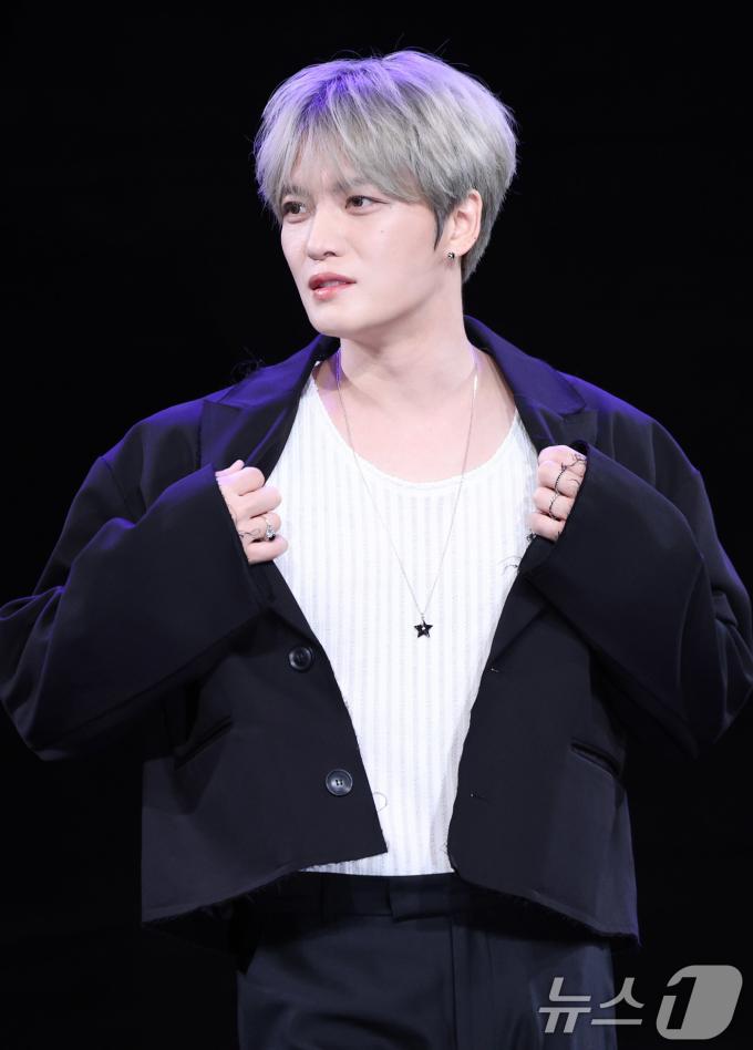 김재중이 19일 오후 서울 상암동 MBC 골든마우스홀에서 열린 EP '뷰티 인 카오스'(Beauty in Chaos) 발매 기념 기자간담회에서 포즈를 취하고 있다. 2025.5.19/뉴스1 ⓒ News1 박지혜 기자