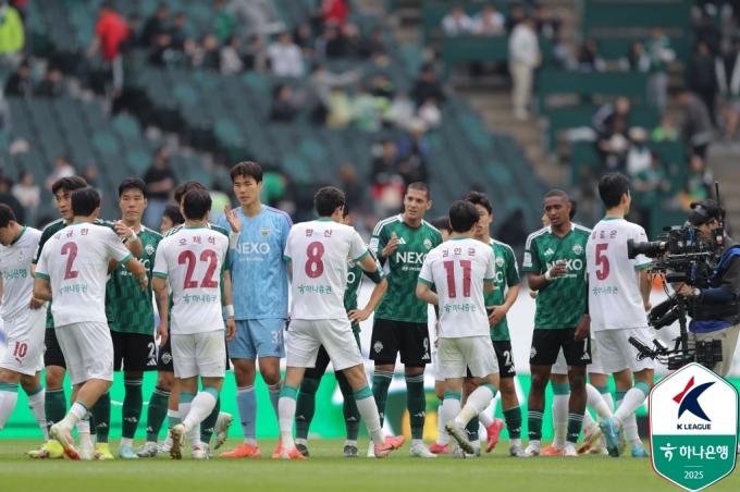 K리그1 선두 경쟁 중인 대전 하나시티즌과 전북 현대. (한국프로축구연맹 제공)