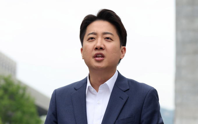 이준석 개혁신당 대선 후보가 20일 통학버스 안전 강화 공약을 밝혔다. 사진은 전날 서울 종로구 광화문광장에서 기자회견을 하는 이 후보. /사진=뉴시스