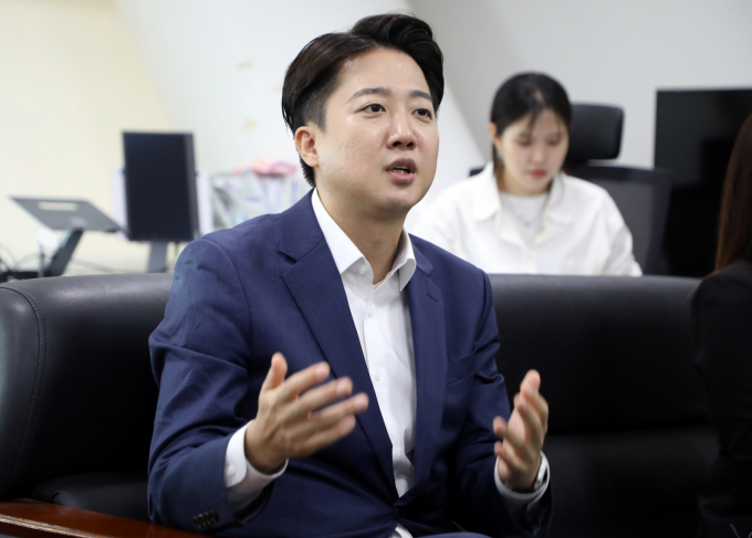 이준석 개혁신당 대선 후보가 20일 김용태 국민의힘 비상대책위원장의 대선 후보 배우자 TV토론을 비판했다. 사진은 이날 광주광역시의회 기자실을 찾은 이 후보. /사진=뉴스1