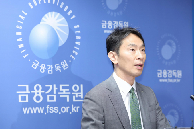  이복현 금융감독원장이 24일 오전 서울 영등포구 금융감독원에서 MBK, 삼부토건 등 자본시장 현안 관련 브리핑을 하고 있다. /사진=뉴시스